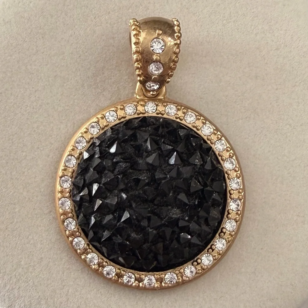 Lia Sophia Black and Gold Crystal Necklace Pendant w/Chain - Picture 2 of 5